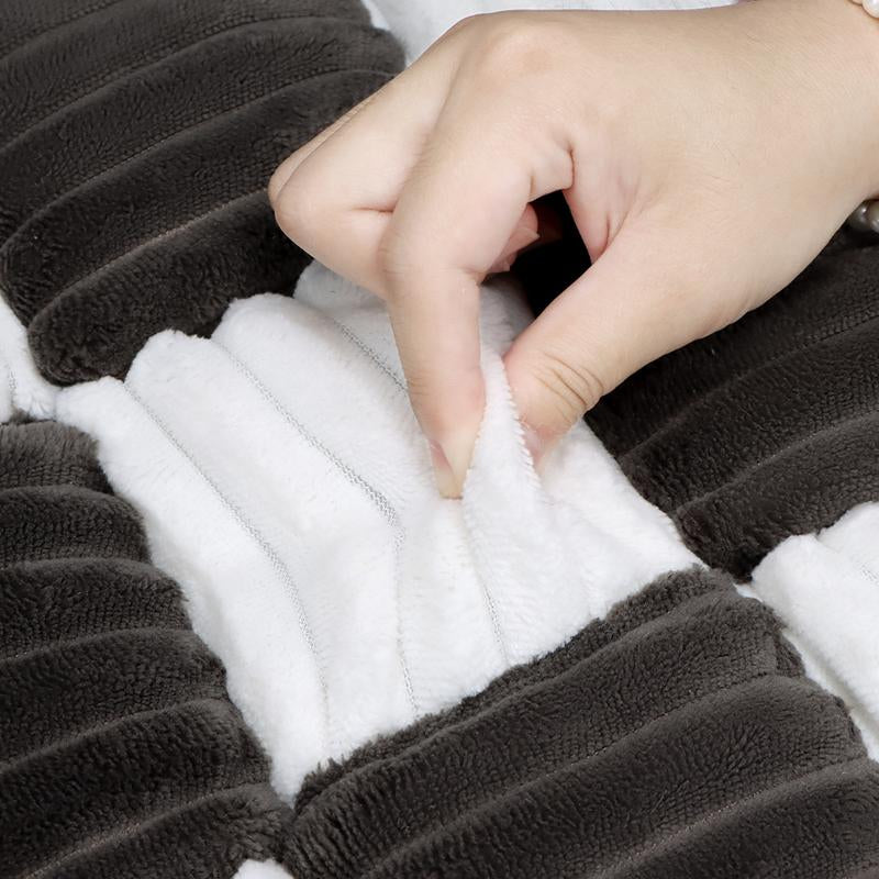 Pet Bed Mat for Car Backseat Extender Non-Slip Plaid Dog Bed Blanket for Car Back Seat Travel Pet Mat Custom Fit for Backseat Extenders and Seat Covers